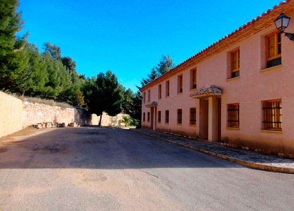 Zona de entrada individual de los apartamentos del Monasterio El Olivar