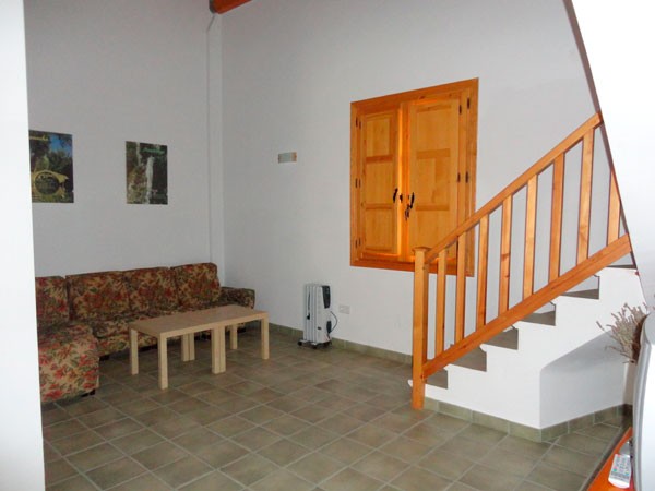 Sala de estar de uno de loas apartamentos individuales del Monasterio El Olivar